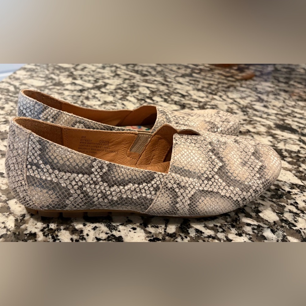 Born Womens Sebra Snakeskin Leather Flats